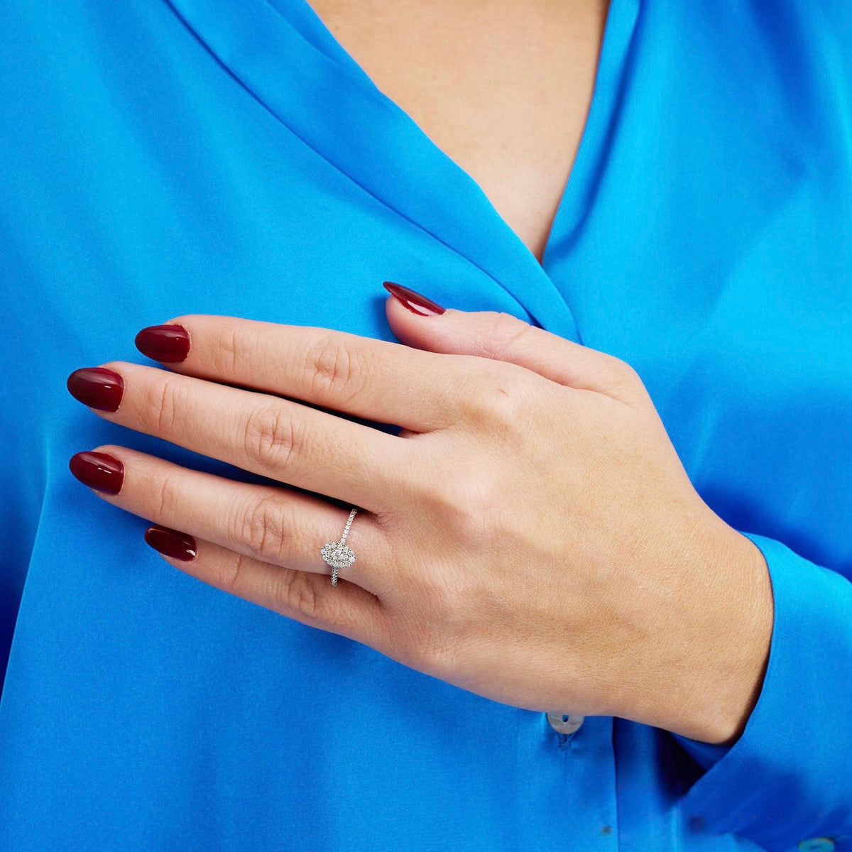 Oval illusion Diamond Ring